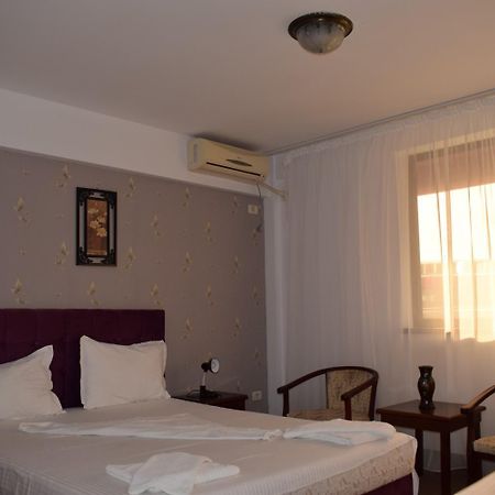 Hotel Ibiza Eforie Bagian luar foto