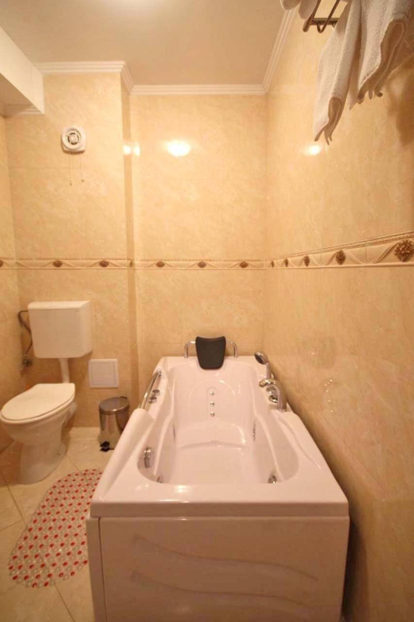 Hotel Ibiza Eforie Bagian luar foto